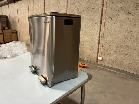 Kosz na śmieci 2x30L SONGMICS pedałowy z wiadrami - wgniecenie z tyłu
